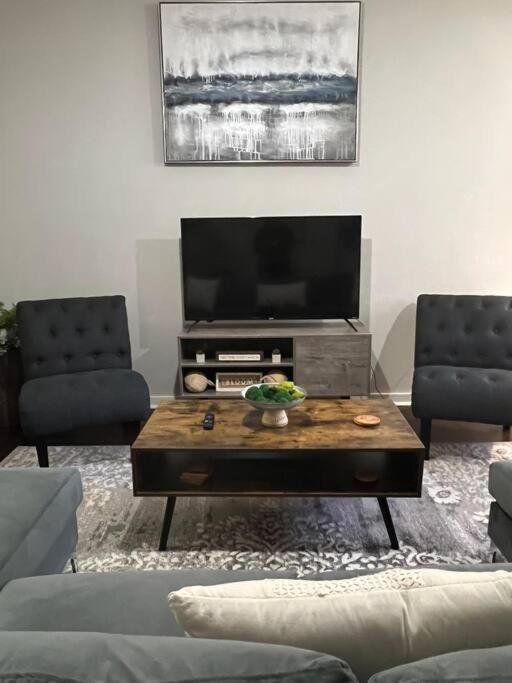 Townhouse In Uptown King Bed-Wi-Fi-Free Parking-Pool Apartment Charlotte Luaran gambar