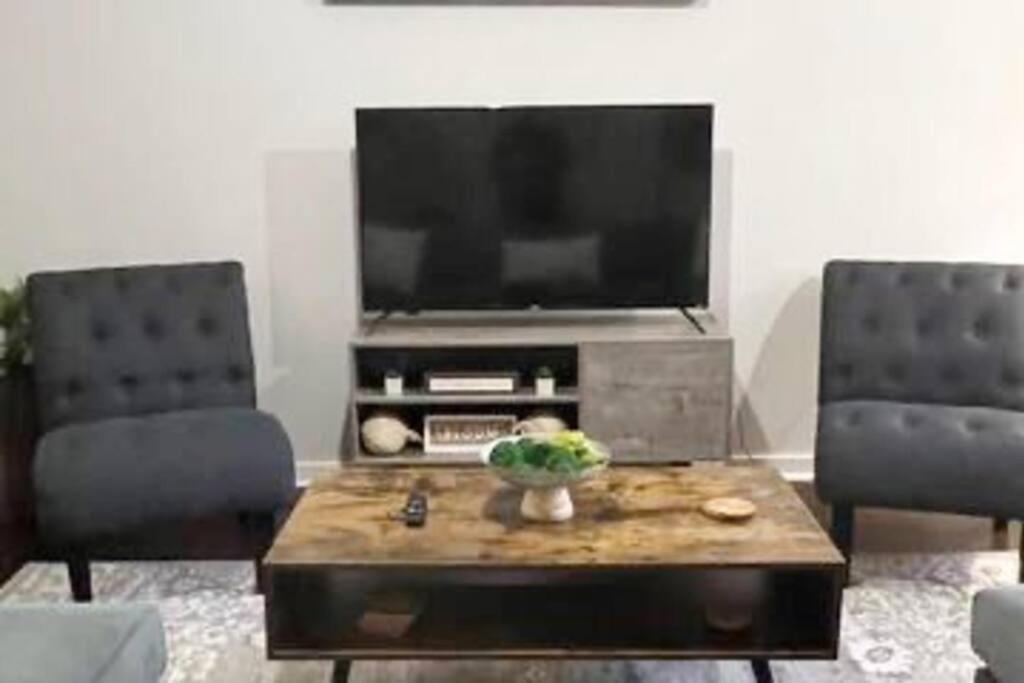 Townhouse In Uptown King Bed-Wi-Fi-Free Parking-Pool Apartment Charlotte Luaran gambar