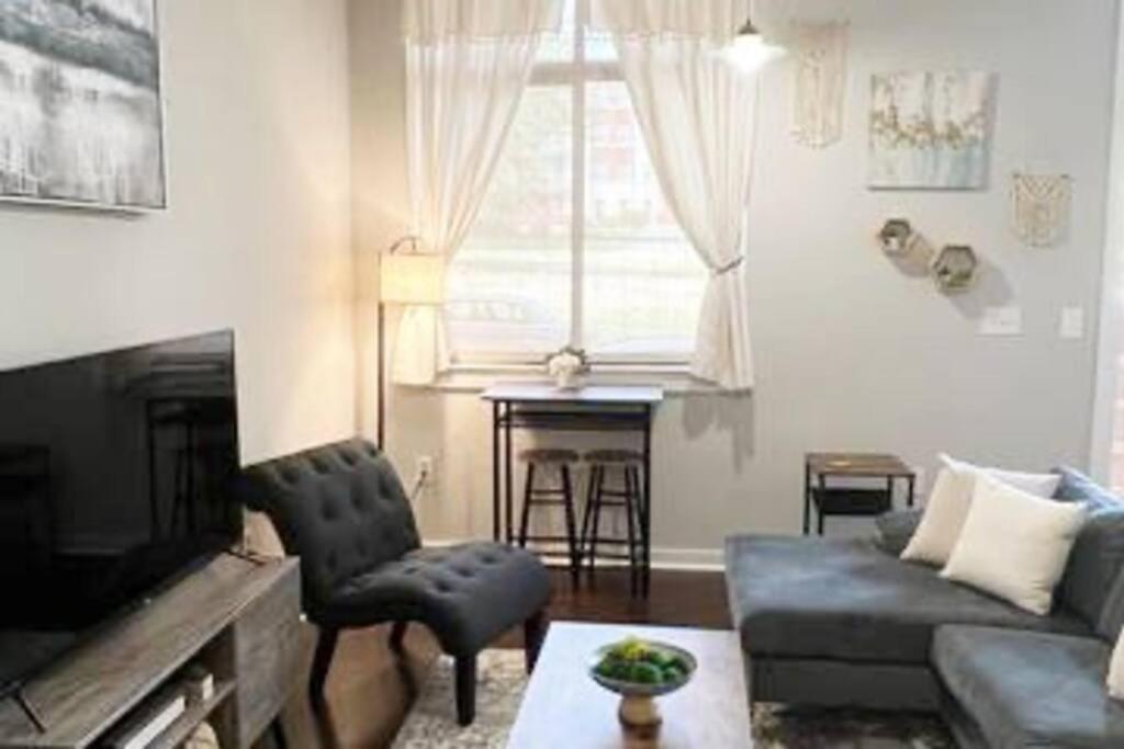 Townhouse In Uptown King Bed-Wi-Fi-Free Parking-Pool Apartment Charlotte Luaran gambar