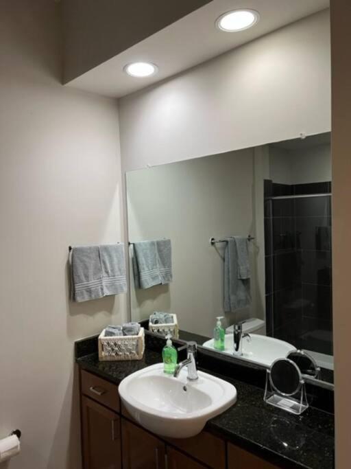 Townhouse In Uptown King Bed-Wi-Fi-Free Parking-Pool Apartment Charlotte Luaran gambar