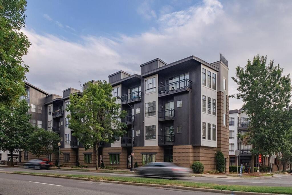 Townhouse In Uptown King Bed-Wi-Fi-Free Parking-Pool Apartment Charlotte Luaran gambar