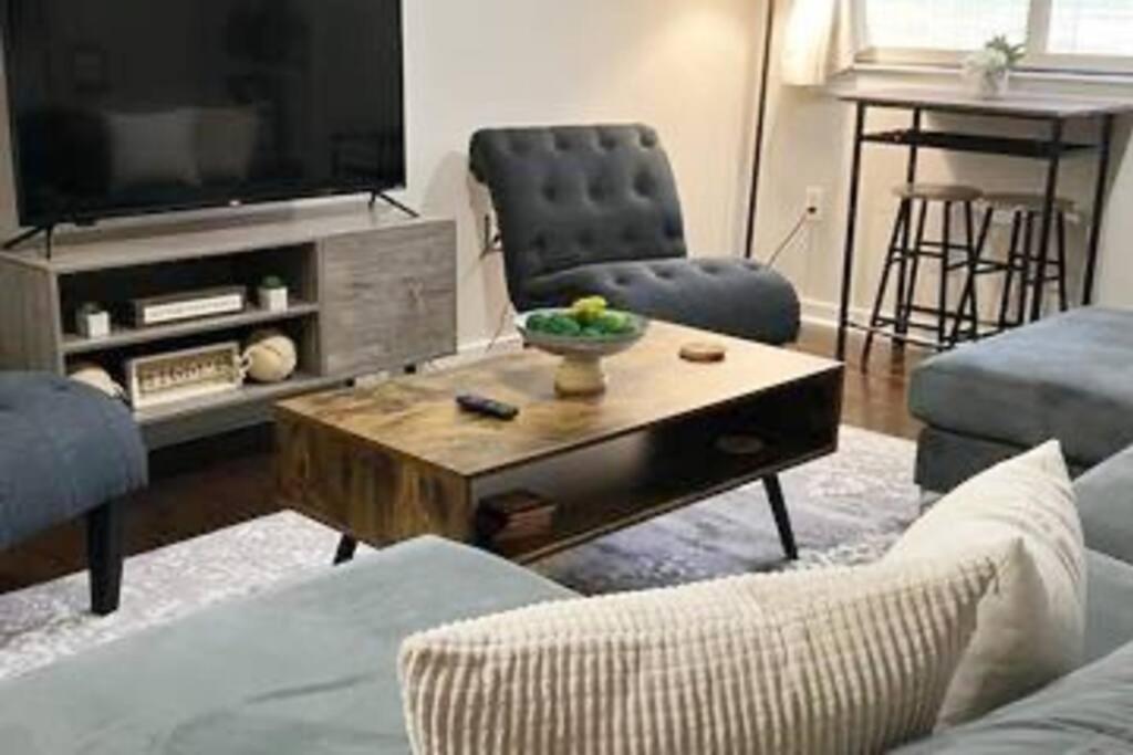Townhouse In Uptown King Bed-Wi-Fi-Free Parking-Pool Apartment Charlotte Luaran gambar