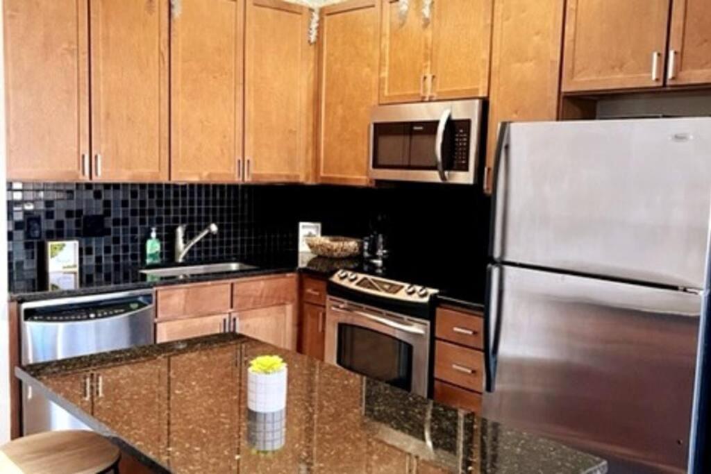 Townhouse In Uptown King Bed-Wi-Fi-Free Parking-Pool Apartment Charlotte Luaran gambar