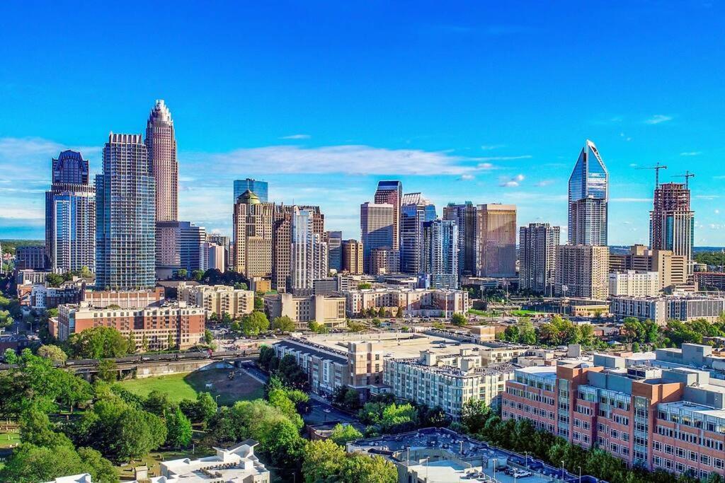 Townhouse In Uptown King Bed-Wi-Fi-Free Parking-Pool Apartment Charlotte Luaran gambar